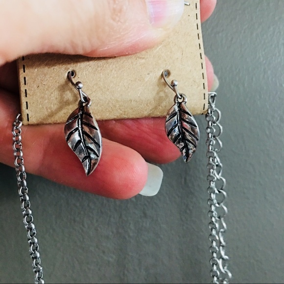 Leaf Faux Pearl Acorn Long Necklace Earring Set - Picture 6 of 7